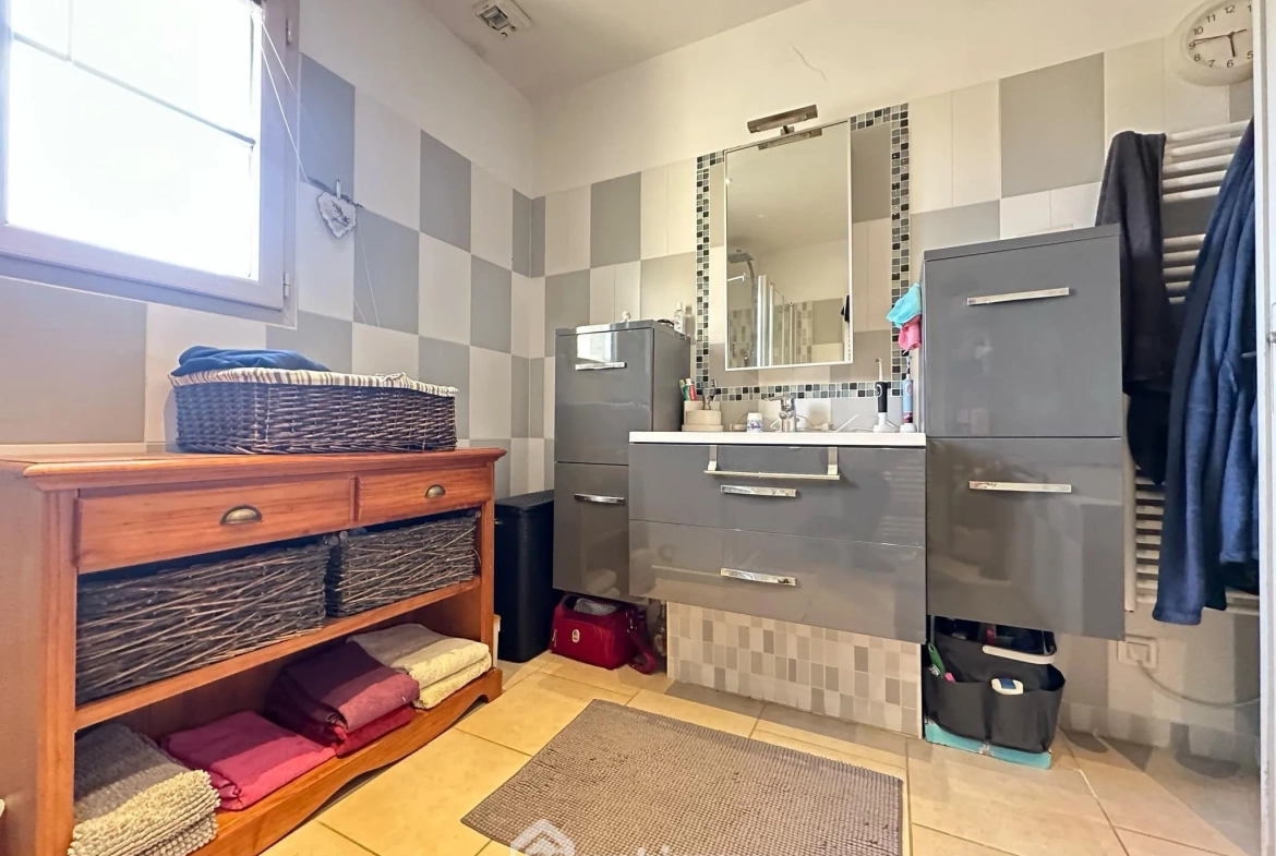 Spacieux pavillon de 179 m² avec 7 chambres à Colligis-Crandelain 