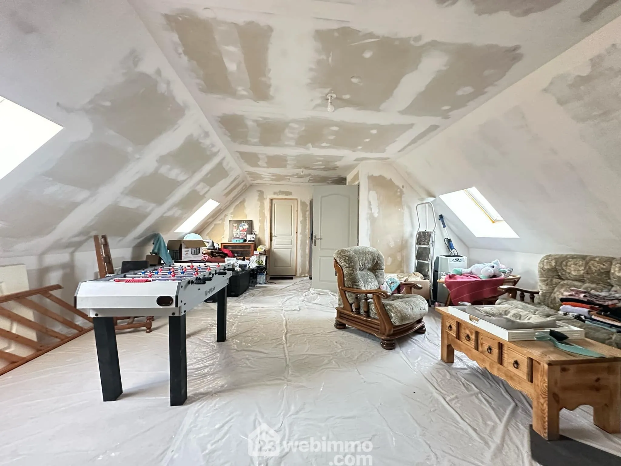 Spacieux pavillon de 179 m² avec 7 chambres à Colligis-Crandelain 