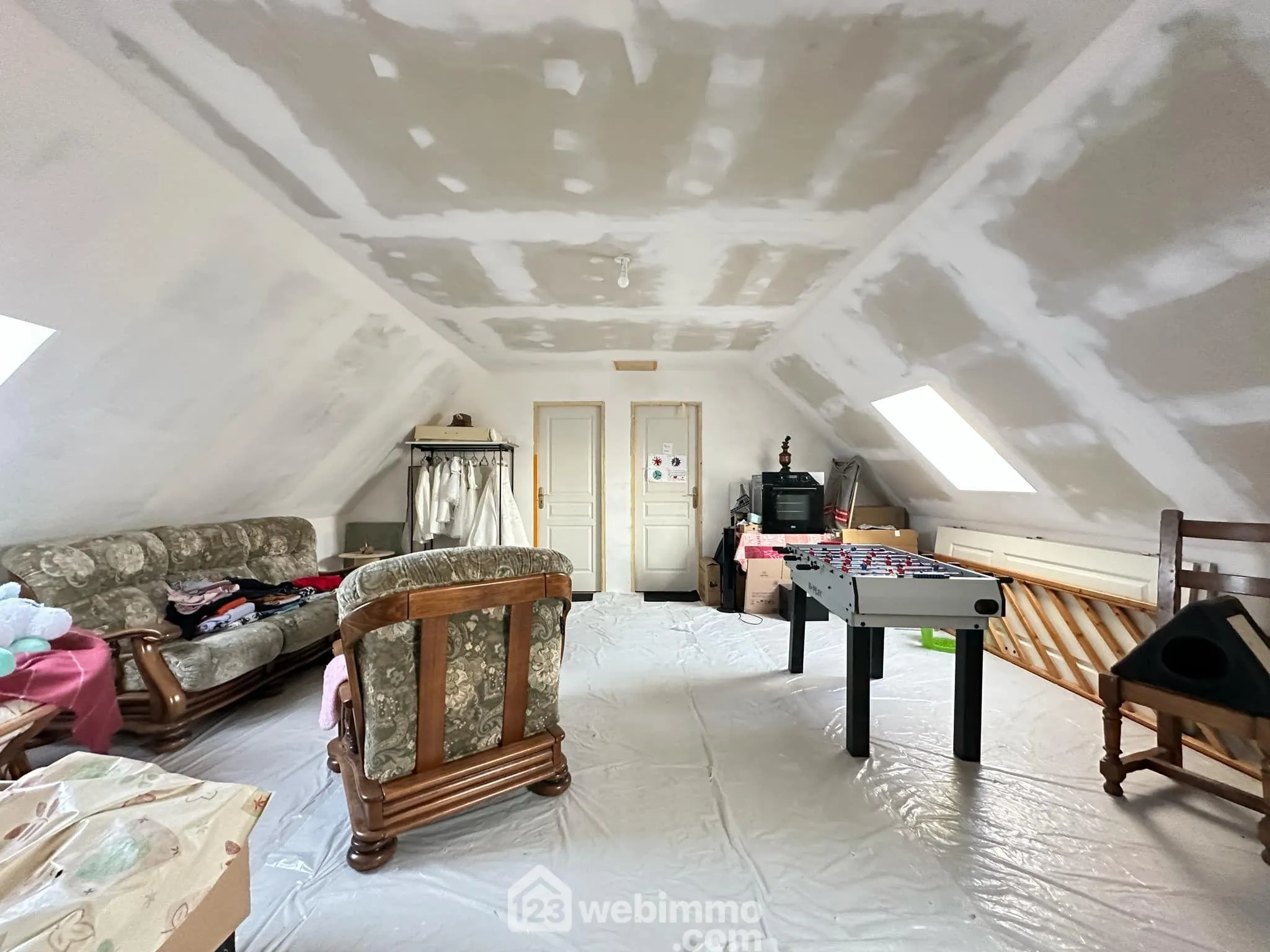 Spacieux pavillon de 179 m² avec 7 chambres à Colligis-Crandelain 