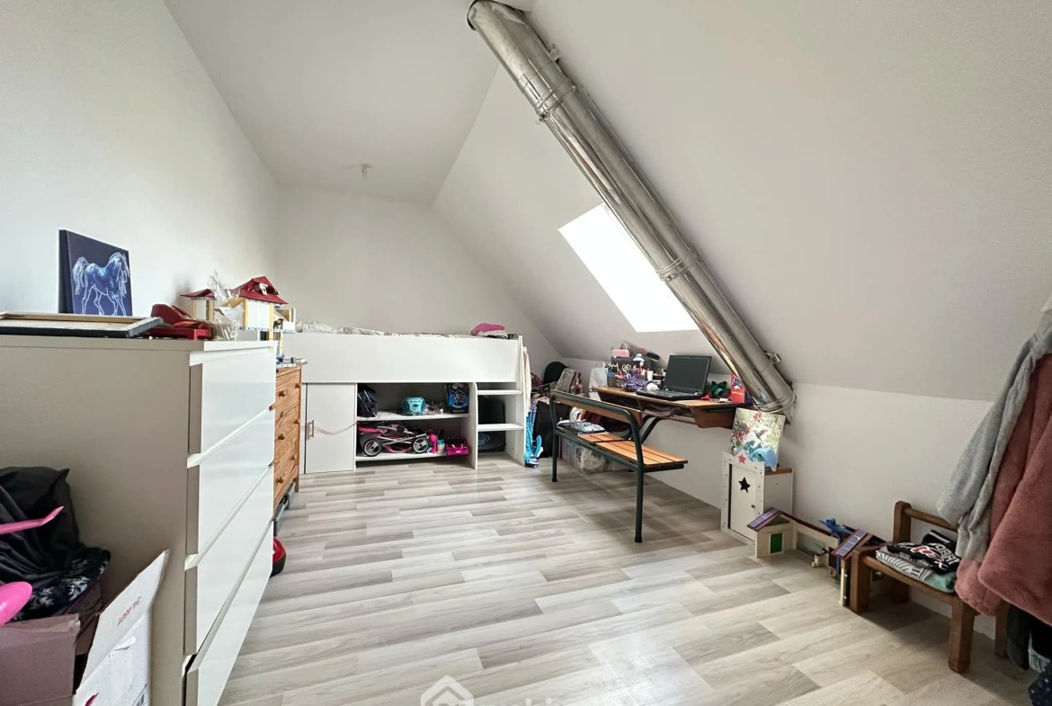 Spacieux pavillon de 179 m² avec 7 chambres à Colligis-Crandelain 