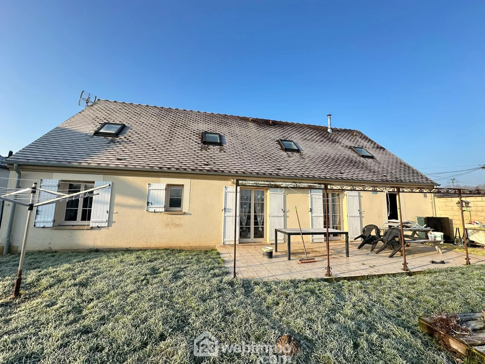 Spacieux pavillon de 179 m² avec 7 chambres à Colligis-Crandelain 