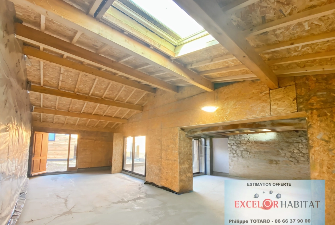 Maison lumineuse de 235 m² avec grand terrain et piscine à Lacaze 