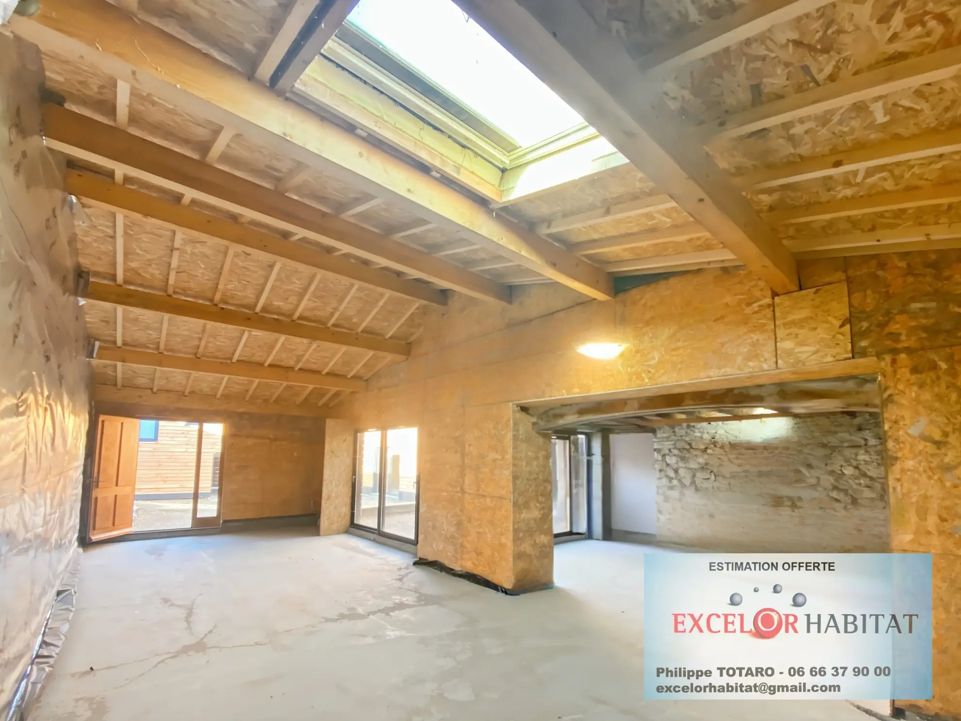 Maison lumineuse de 235 m² avec grand terrain et piscine à Lacaze 