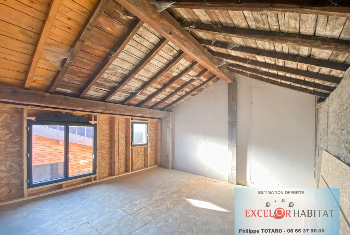 Maison lumineuse de 235 m² avec grand terrain et piscine à Lacaze 