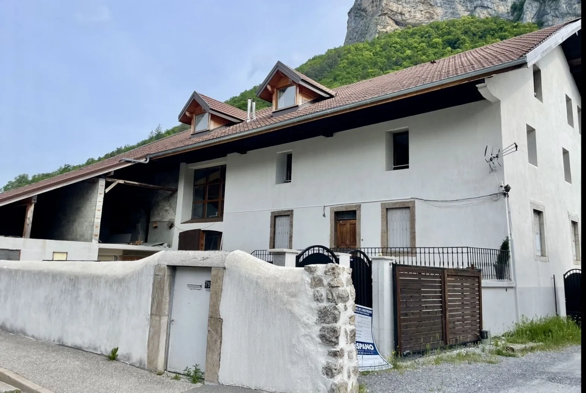 Appartement à aménager avec deux niveaux à Faverges - Opportunité rare 