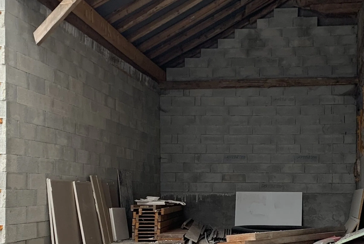 Appartement à aménager avec deux niveaux à Faverges - Opportunité rare 