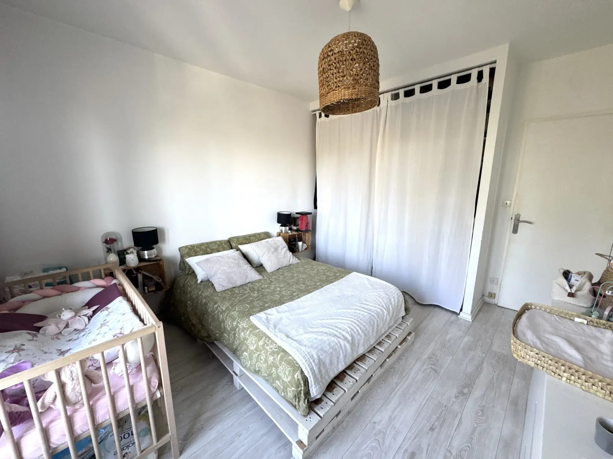 Appartement F3 avec balcon, cave et parking collectif à Saint-Étienne 