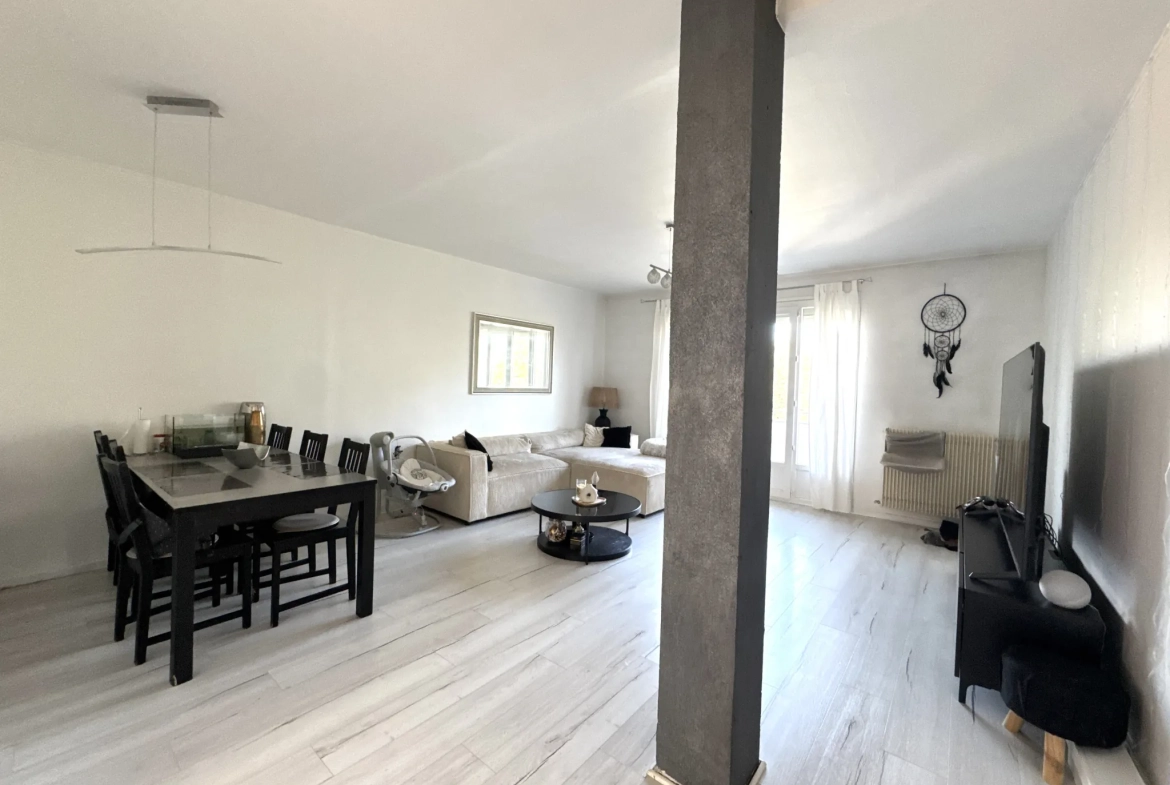 Appartement F3 avec balcon, cave et parking collectif à Saint-Étienne 