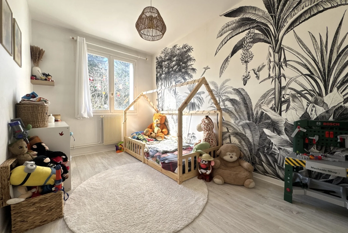 Appartement F3 avec balcon, cave et parking collectif à Saint-Étienne 