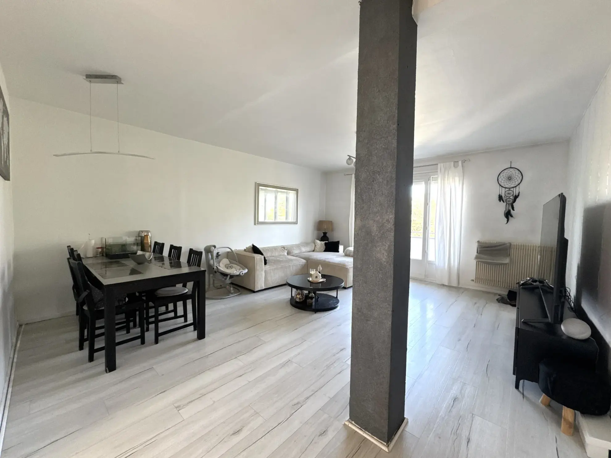 Appartement F3 avec balcon, cave et parking collectif à Saint-Étienne 