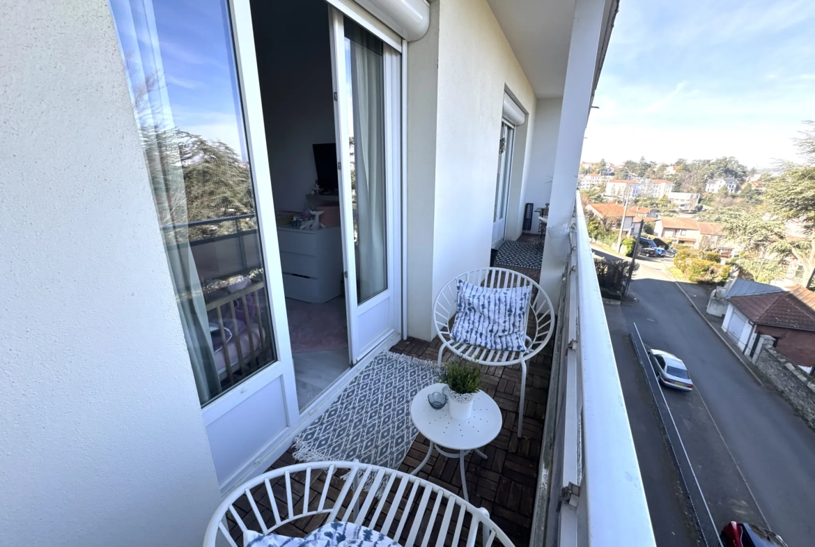 Appartement F3 avec balcon, cave et parking collectif à Saint-Étienne 