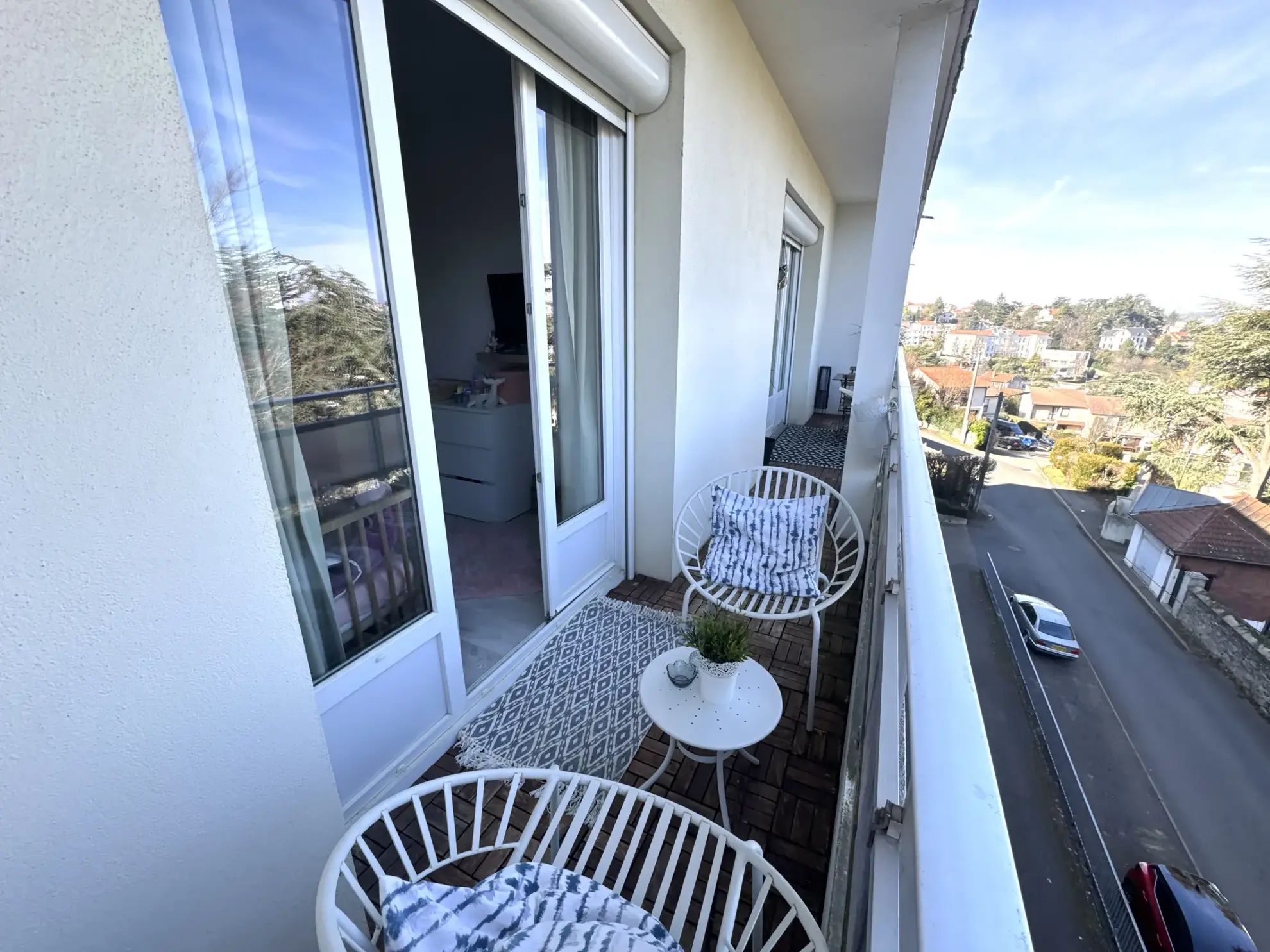 Appartement F3 avec balcon, cave et parking collectif à Saint-Étienne 