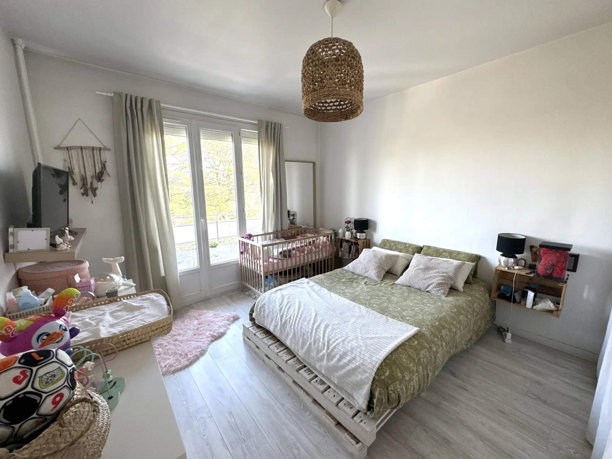 Appartement F3 avec balcon, cave et parking collectif à Saint-Étienne 