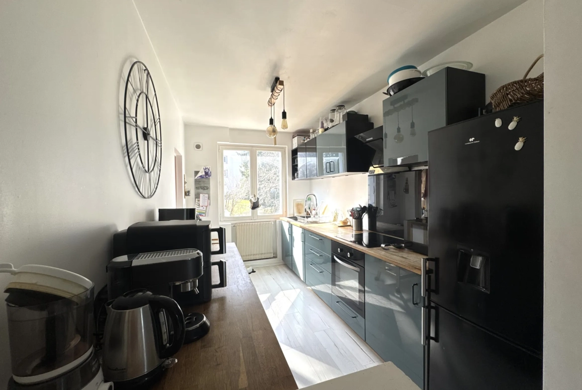 Appartement F3 avec balcon, cave et parking collectif à Saint-Étienne 
