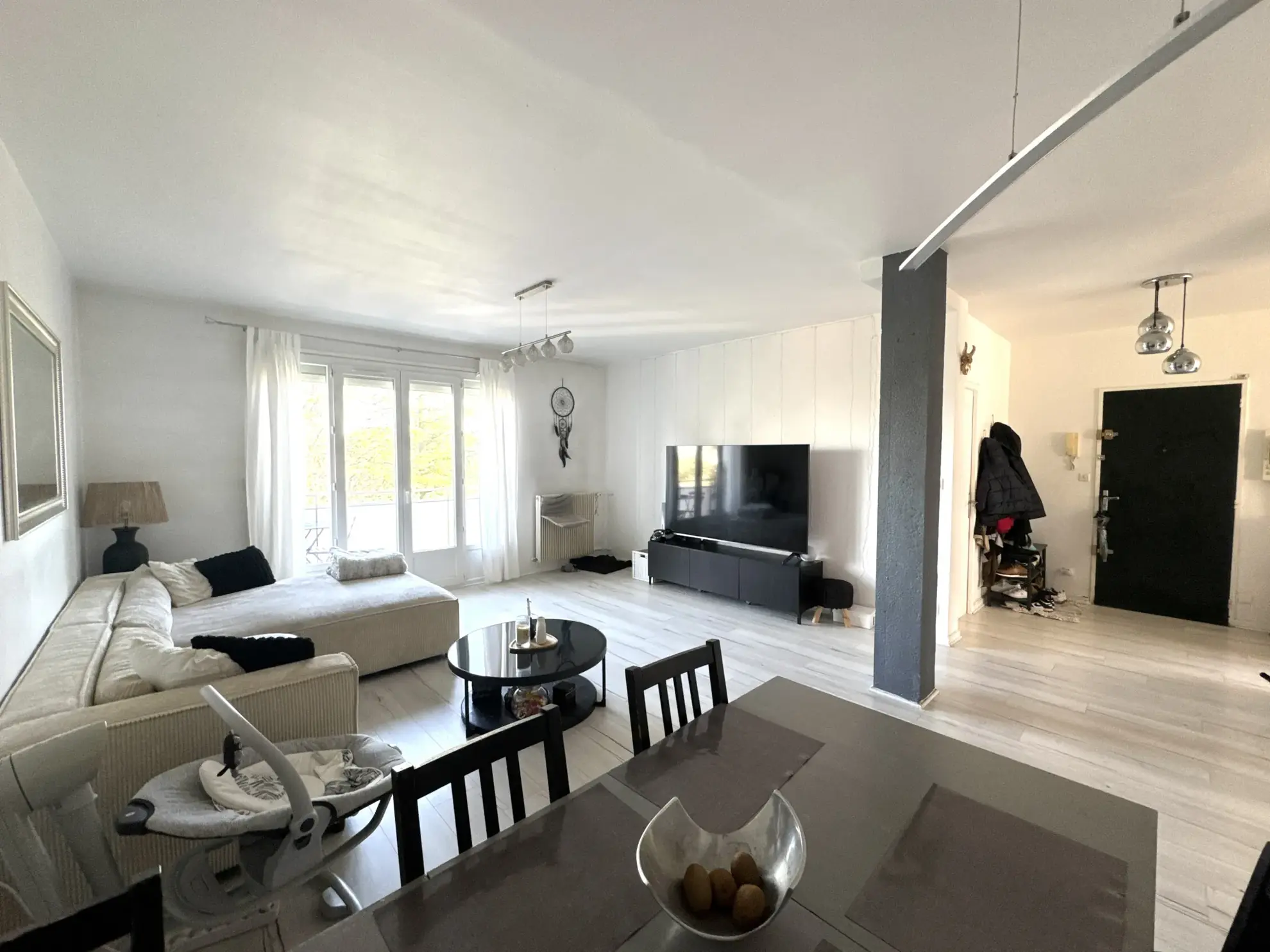 Appartement F3 avec balcon, cave et parking collectif à Saint-Étienne 