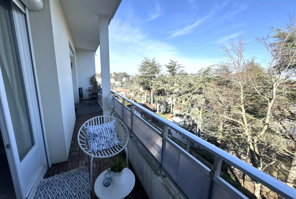 Appartement F3 avec balcon, cave et parking collectif à Saint-Étienne 