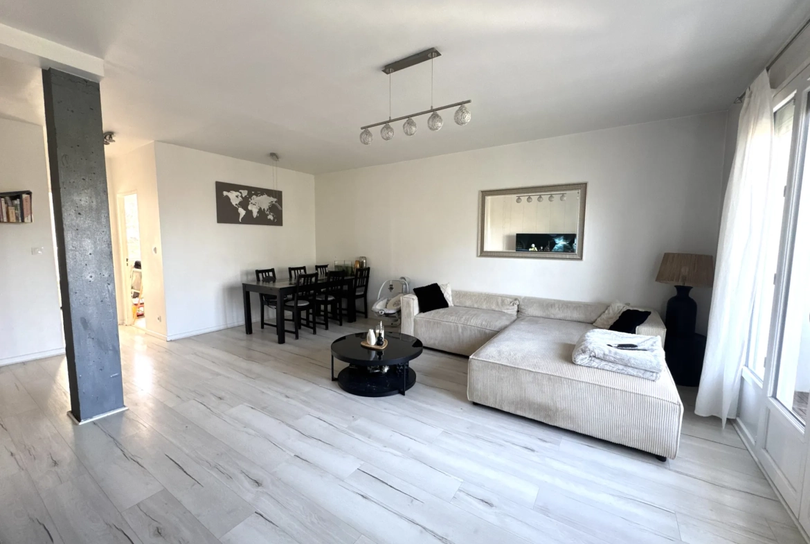 Appartement F3 avec balcon, cave et parking collectif à Saint-Étienne 