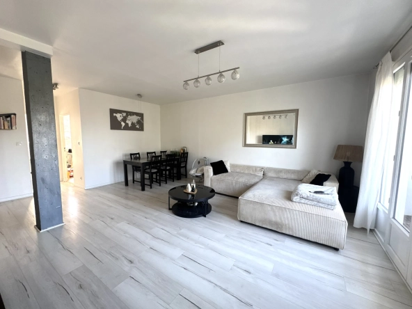 Appartement F3 avec balcon, cave et parking collectif à Saint-Étienne