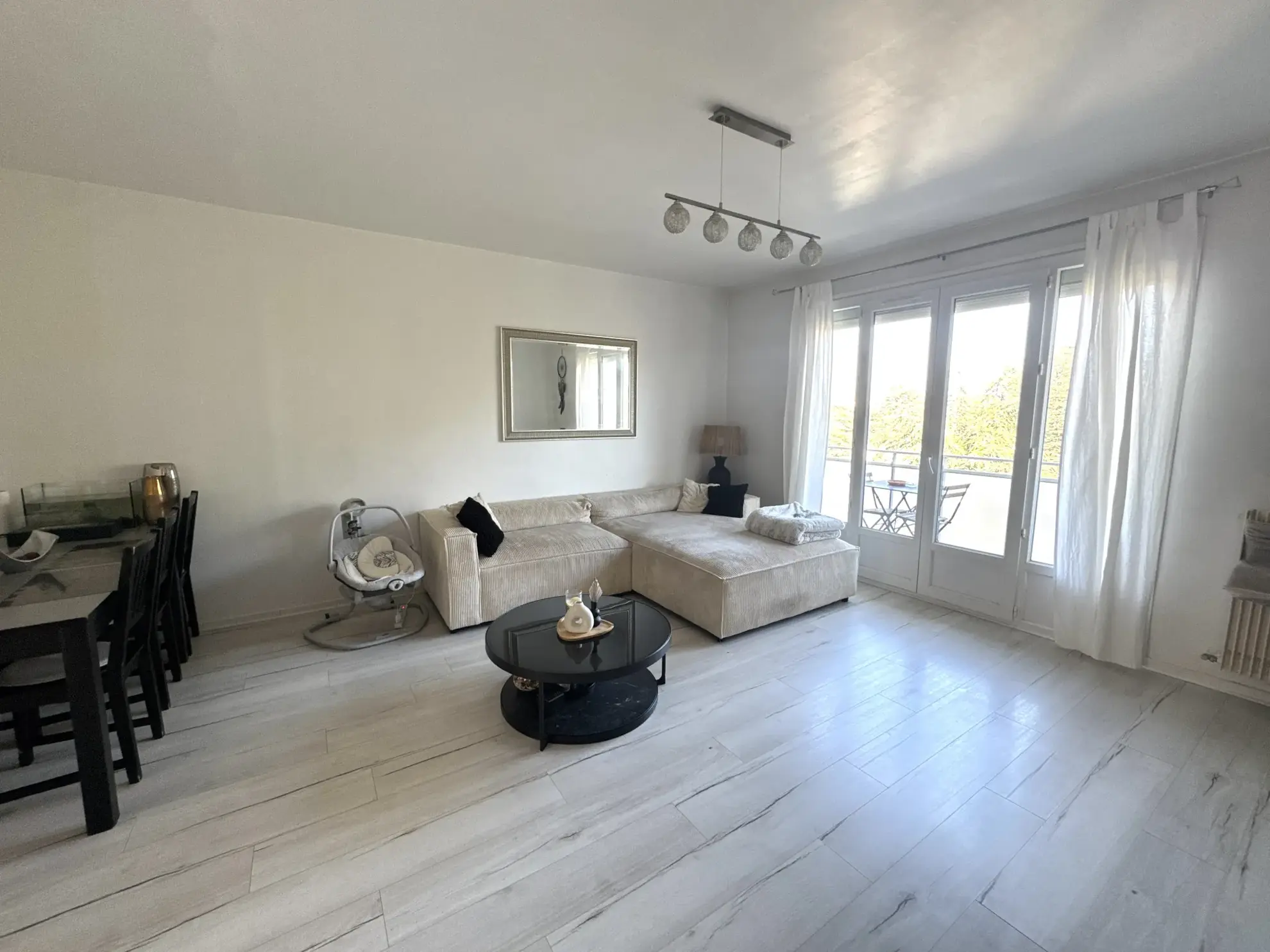 Appartement F3 avec balcon, cave et parking collectif à Saint-Étienne 