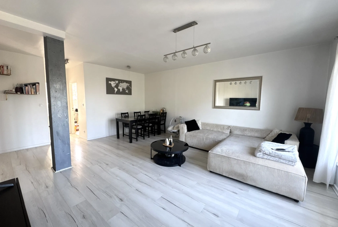 Appartement F3 avec balcon, cave et parking collectif à Saint-Étienne 