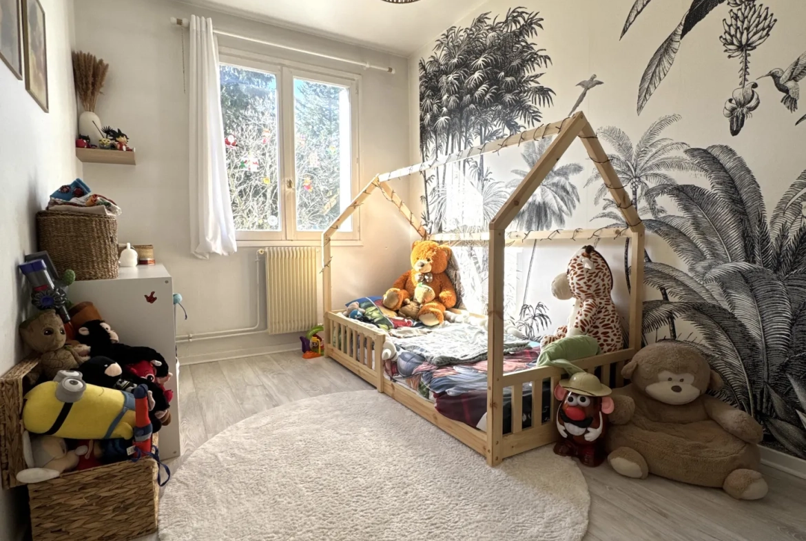 Appartement F3 avec balcon, cave et parking collectif à Saint-Étienne 