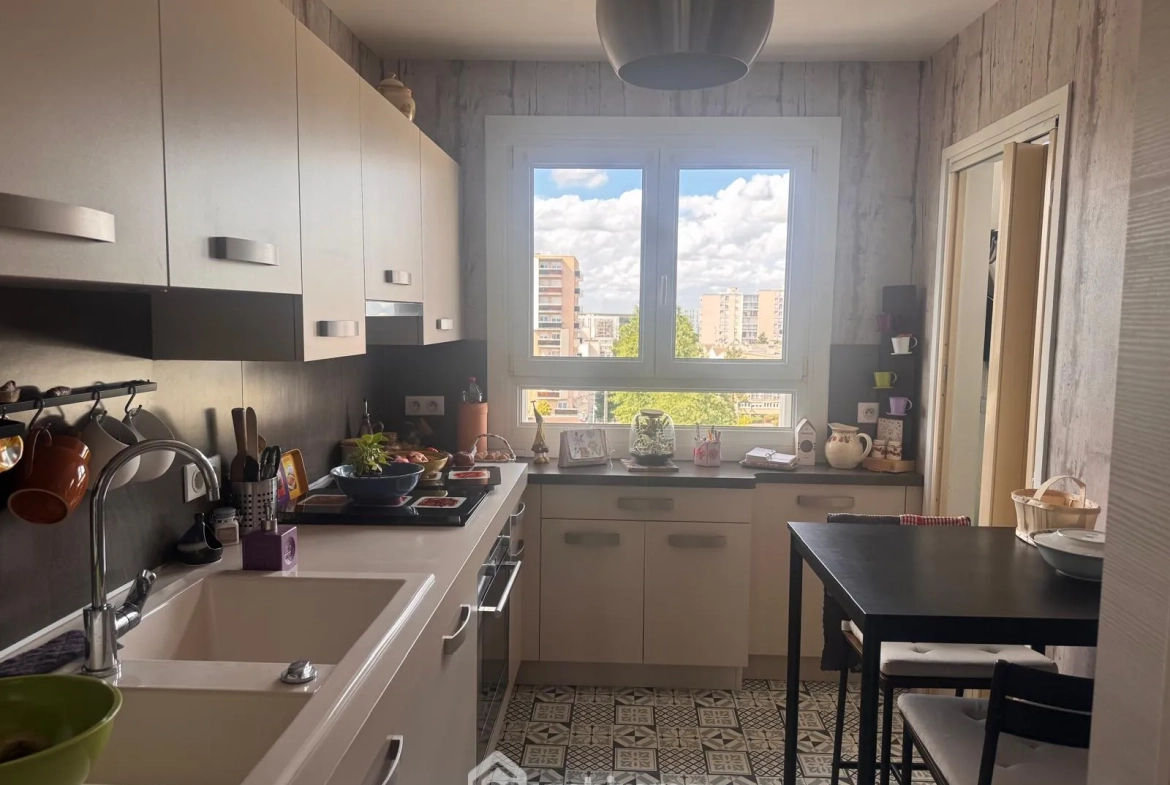 Appartement lumineux de 98m² à vendre à Compiègne - Loggia, cave, 3 chambres 