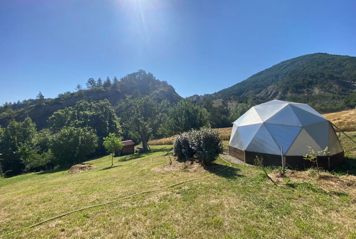Charmante maison en pierre autonome avec jardin à Saint Pierre d'Argencon 