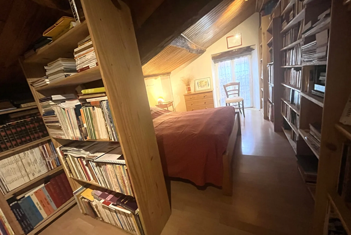 Charmante maison en pierre autonome avec jardin à Saint Pierre d'Argencon 