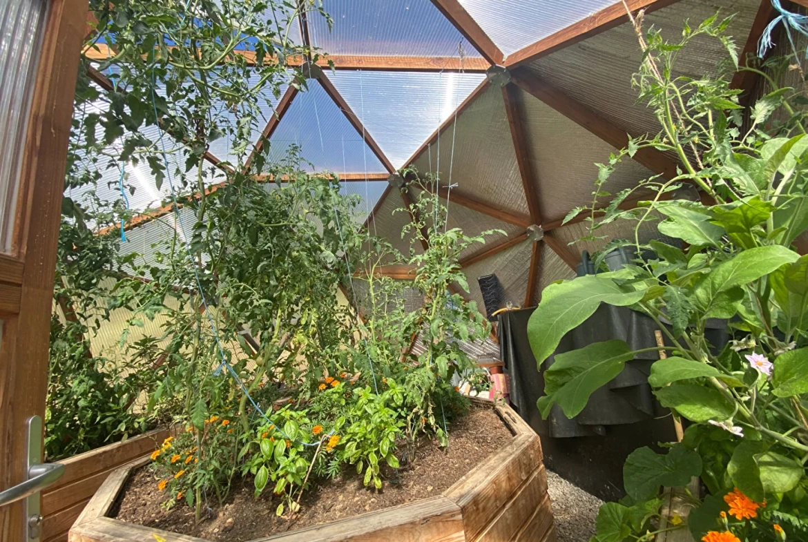 Charmante maison en pierre autonome avec jardin à Saint Pierre d'Argencon 