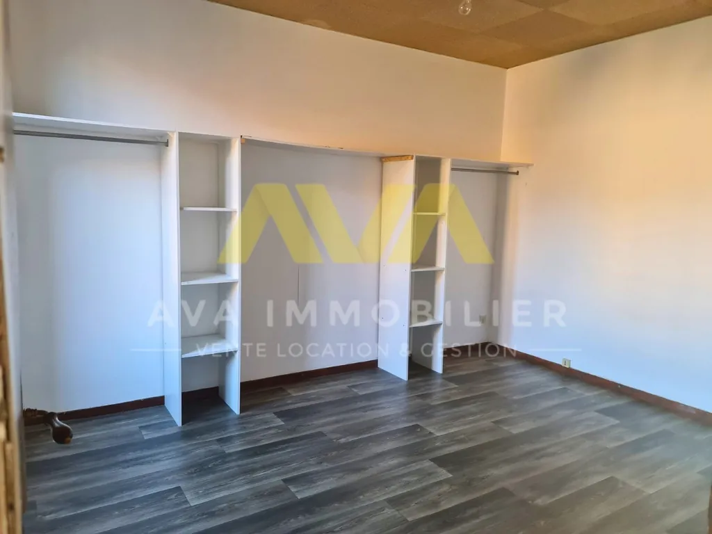Investissement immobilier à Navarrenx avec immeuble de rapport et potentiel de valorisation 