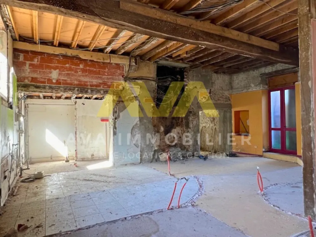 Investissement immobilier à Navarrenx avec immeuble de rapport et potentiel de valorisation 