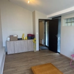Local professionnel à louer de 28 m² à Eysines avec parking et visibilité optimale