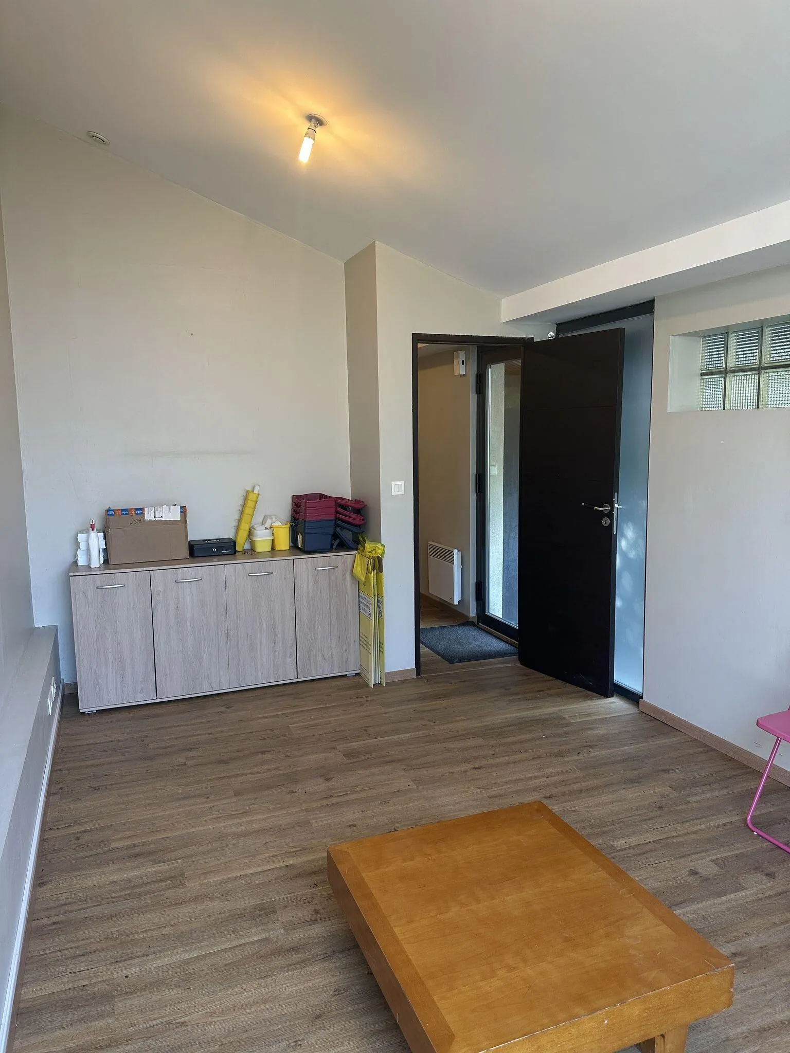 Local professionnel à louer de 28 m² à Eysines avec parking et visibilité optimale 