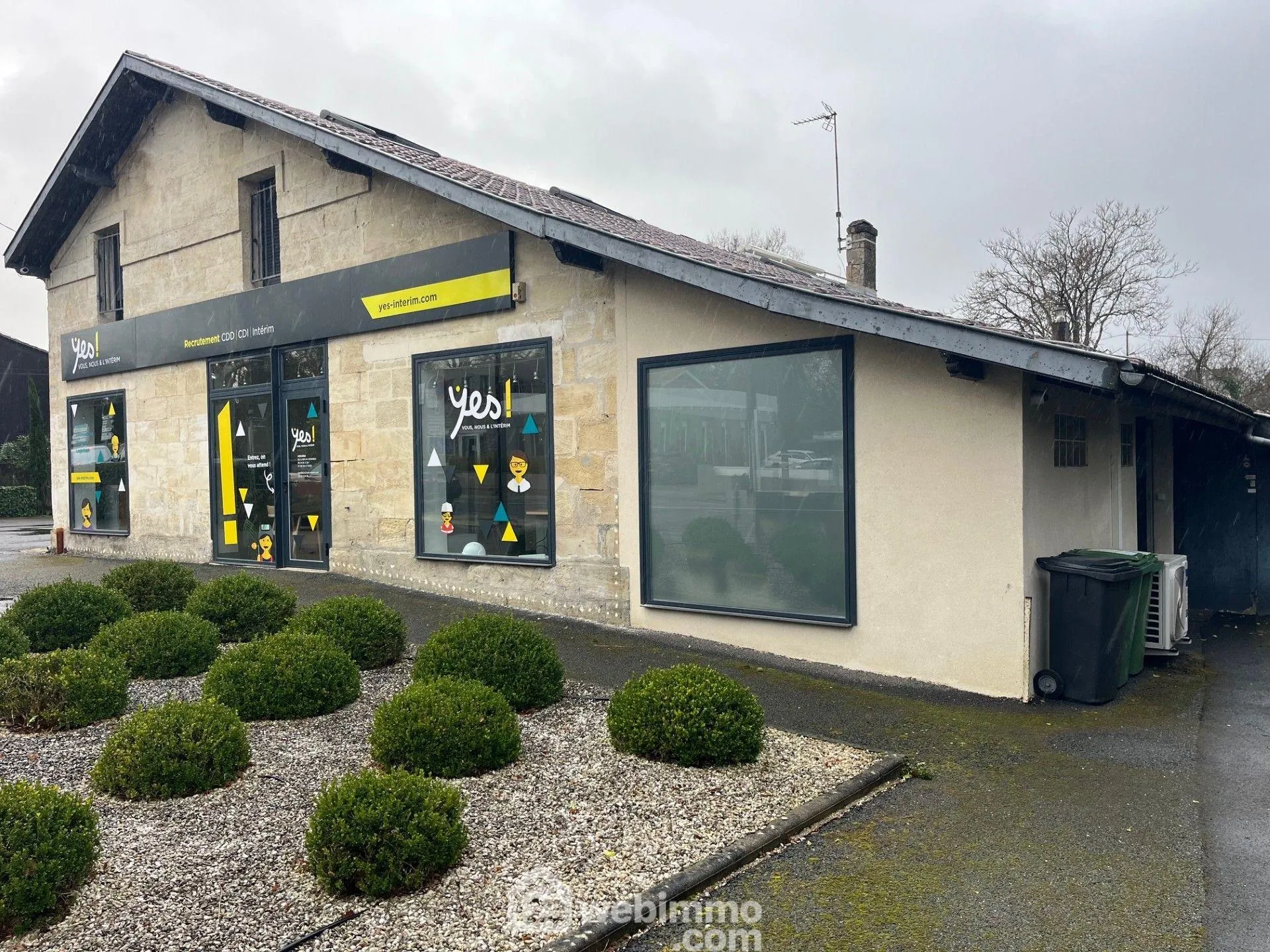 Local professionnel à louer de 28 m² à Eysines avec parking et visibilité optimale 