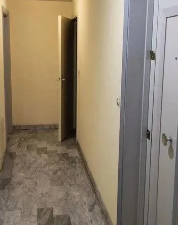 Cave saine avec ascenseur à Nice, idéal pour stockage sécurisé