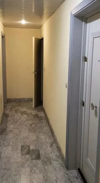 Cave saine avec ascenseur à Nice, idéal pour stockage sécurisé 