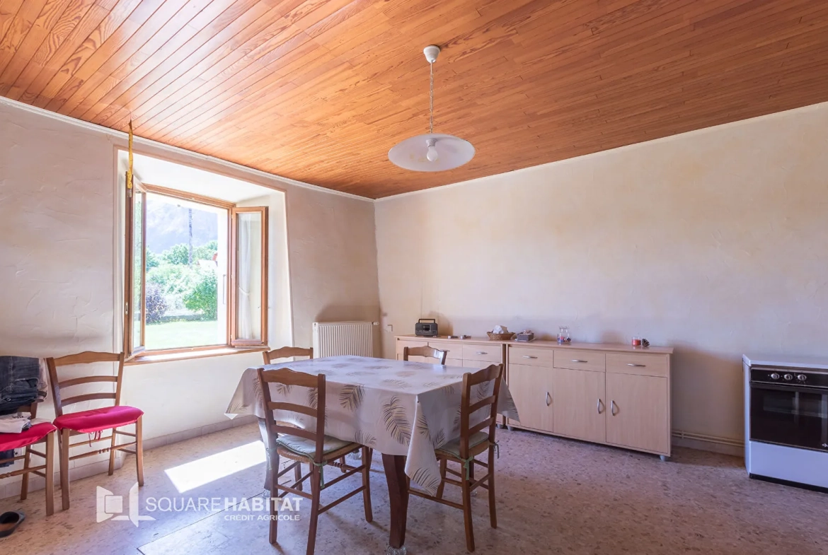 Maison à vendre à La Fare en Champsaur avec vue montagne, grand terrain et potentiel d'agrandissement 