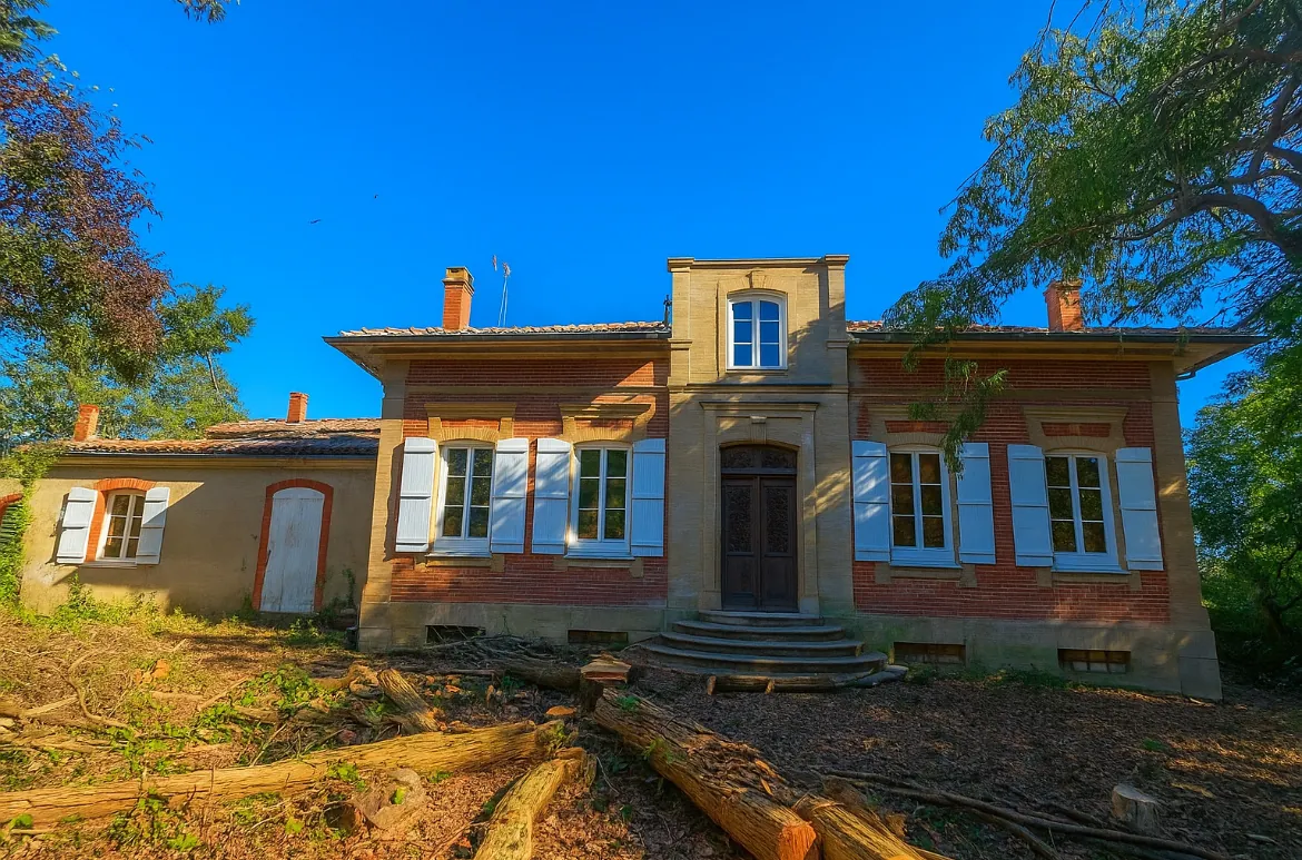 Magnifique maison de maître à rénover à Lapeyrouse Fossat - 260 m² avec terrain arboré 