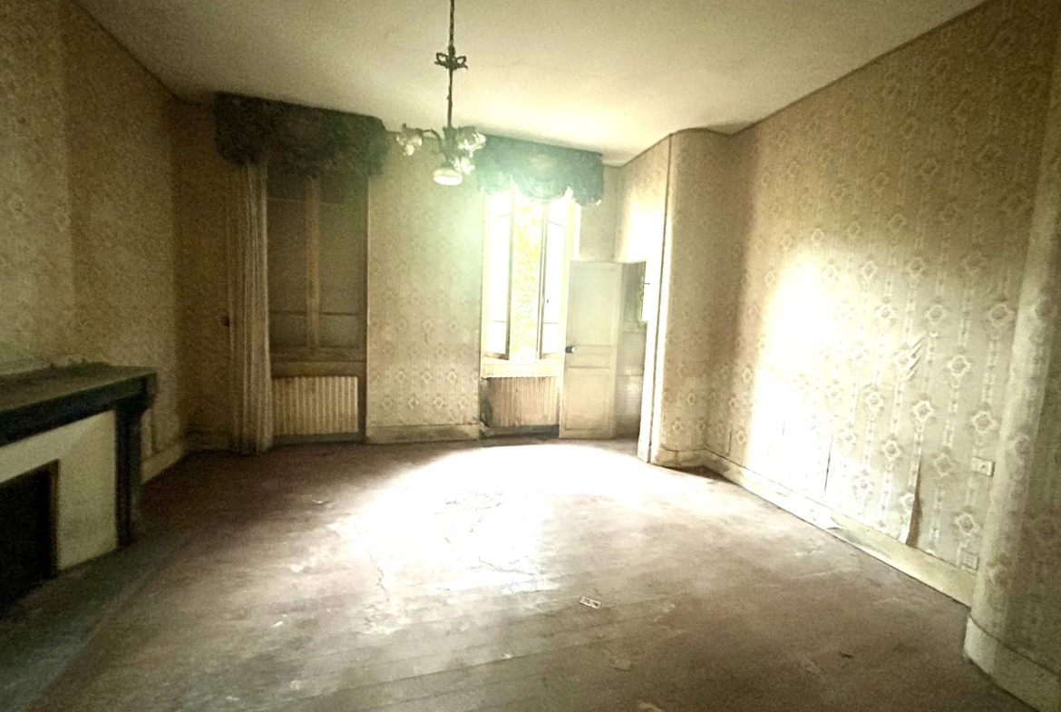 Magnifique maison de maître à rénover à Lapeyrouse Fossat - 260 m² avec terrain arboré 