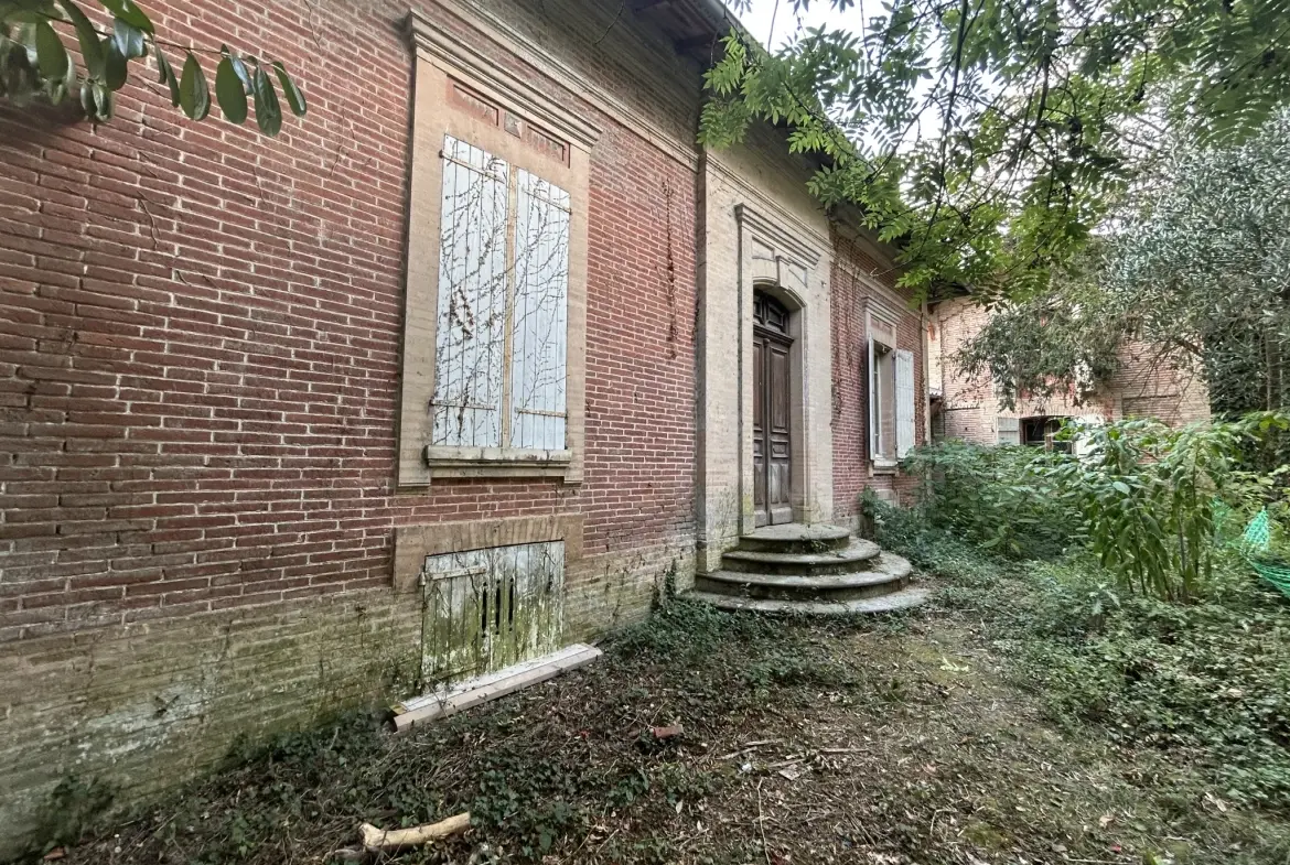 Magnifique maison de maître à rénover à Lapeyrouse Fossat - 260 m² avec terrain arboré 