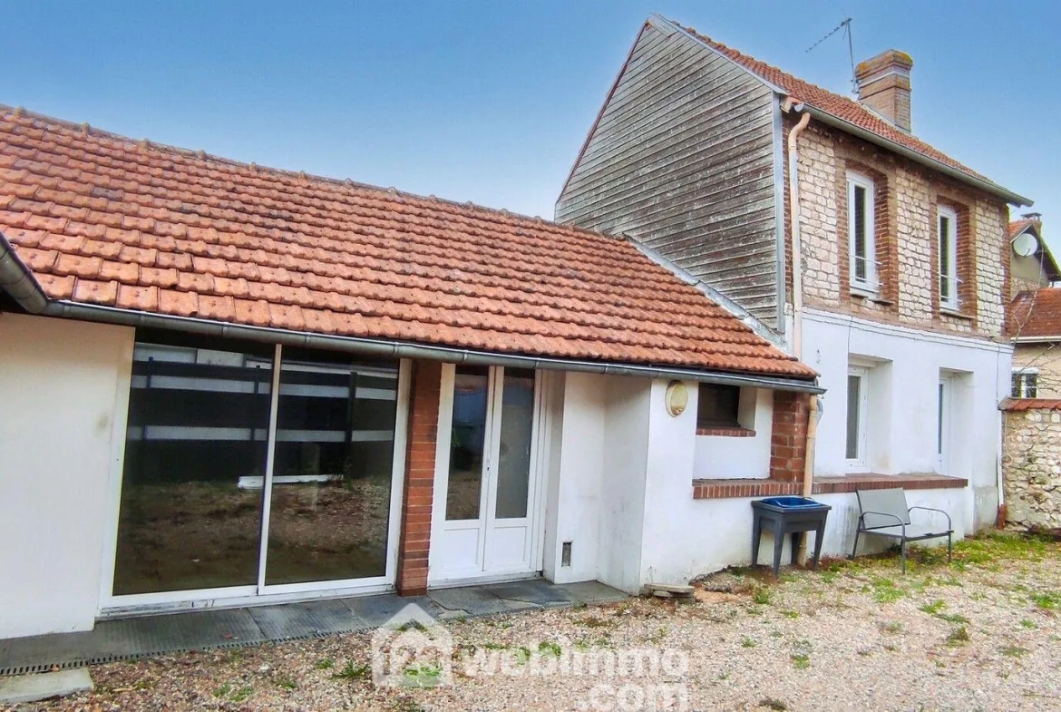 Maison à rafraîchir de 86 m² à Incarville avec 3 chambres et jardin clos 