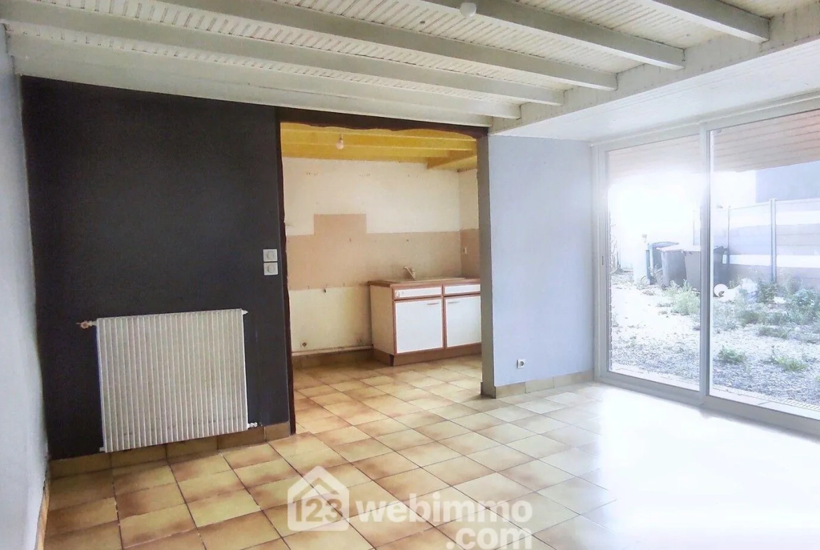 Maison à rafraîchir de 86 m² à Incarville avec 3 chambres et jardin clos 