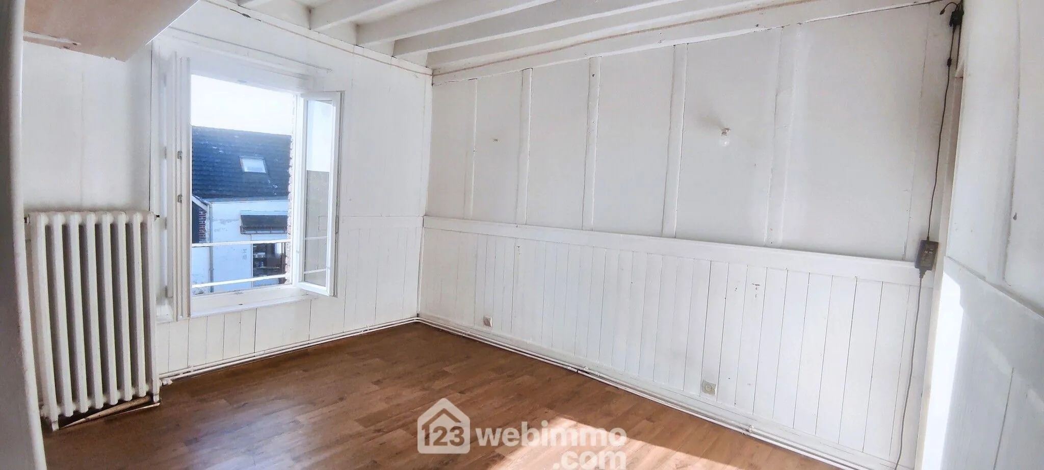 Maison à rafraîchir de 86 m² à Incarville avec 3 chambres et jardin clos 