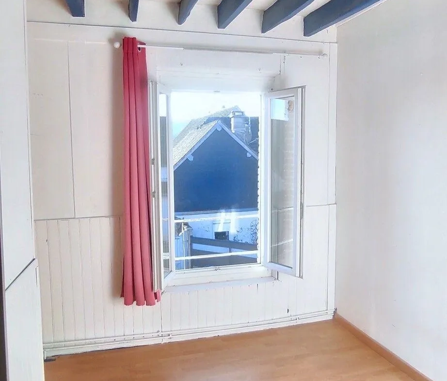 Maison à rafraîchir de 86 m² à Incarville avec 3 chambres et jardin clos 