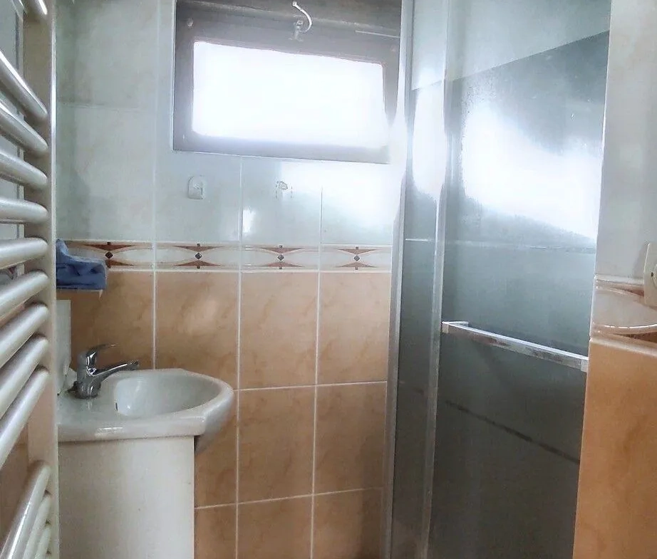 Maison à rafraîchir de 86 m² à Incarville avec 3 chambres et jardin clos 