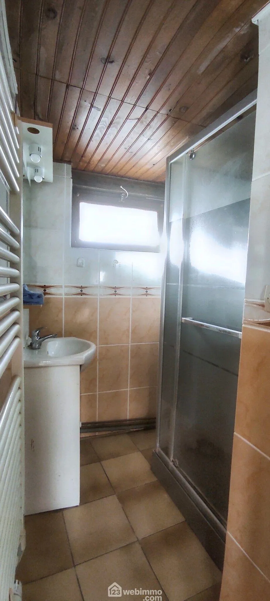 Maison à rafraîchir de 86 m² à Incarville avec 3 chambres et jardin clos 