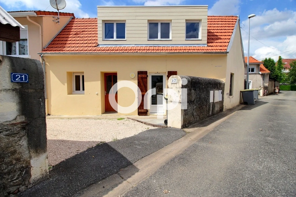 Maison de ville rénovée à Bizanos de 75 m² avec terrasse orientée plein sud