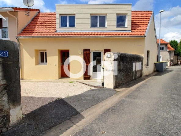 Maison de ville rénovée à Bizanos de 75 m² avec terrasse orientée plein sud