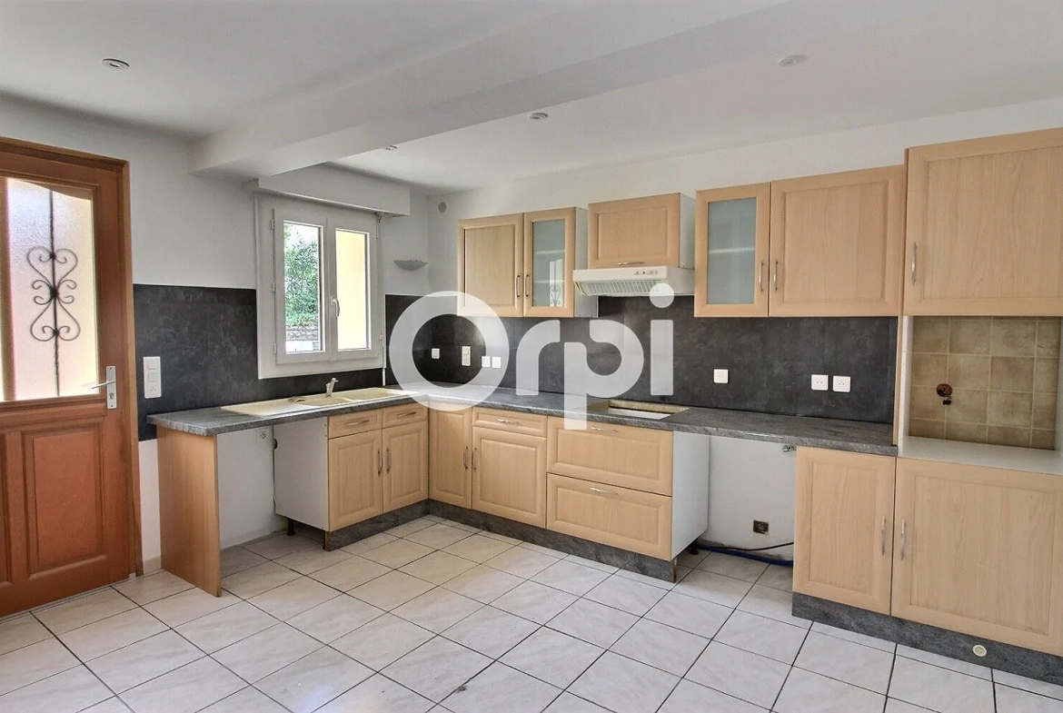 Maison de ville rénovée à Bizanos de 75 m² avec terrasse orientée plein sud 