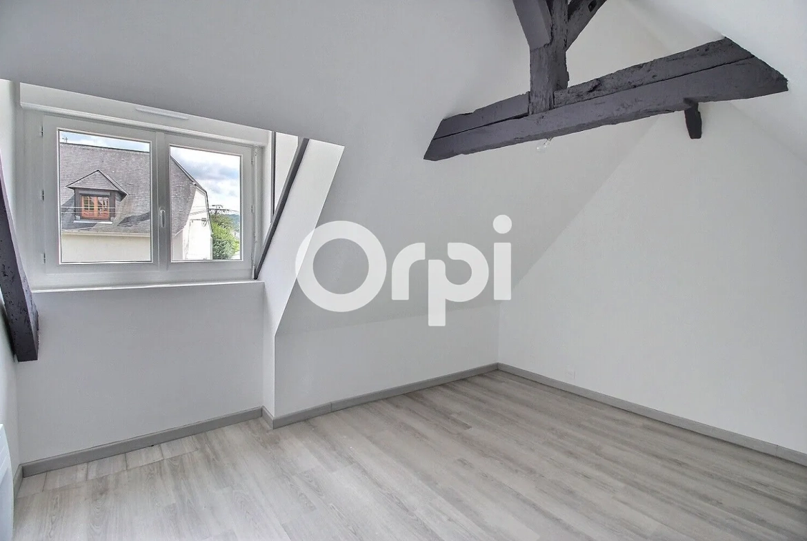 Maison de ville rénovée à Bizanos de 75 m² avec terrasse orientée plein sud 